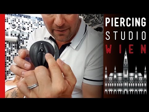 💉 Intimate piercing 💉 Does it hurt?? KVH and triangle piercing #live during piercing 💉 Marc's Pie...