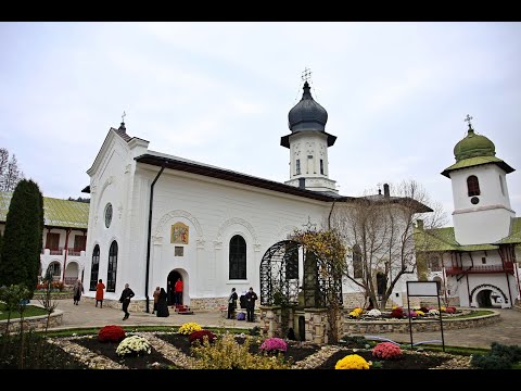 Mănăstirea Agapia în haine de sărbătoare, de ziua Sfinților Arhangheli Mihail și Gavriil