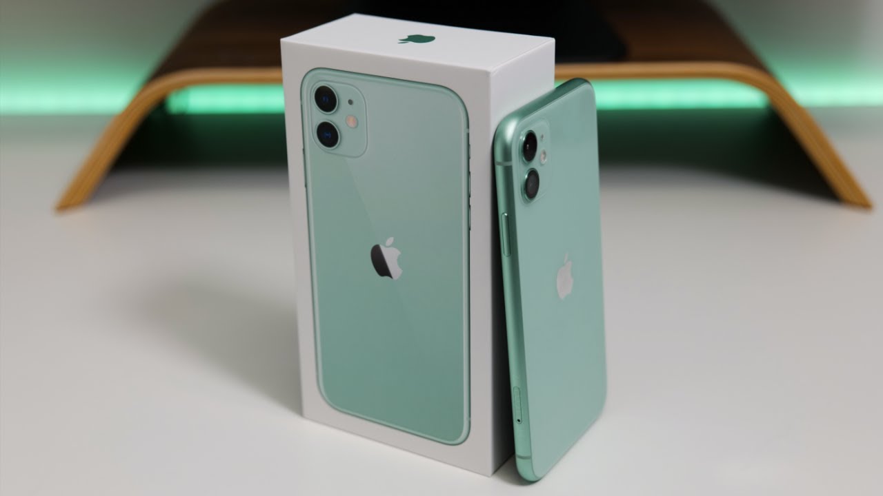 iPhone 11 - Unboxing, Setup and First Look