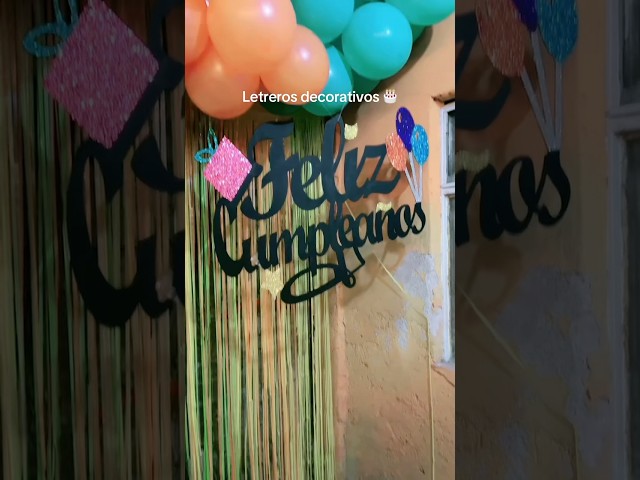Vídeo relacionado con Pancarta de Feliz CumpleañOs preencordada, sin bricolaje, con letras brillantes, pancarta de Feliz CumpleañOs con purpurina para decoraciones y suministros de fiesta de cumpleaños de oro rosa