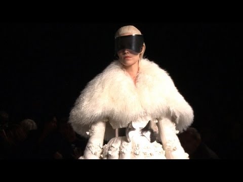 Paris / Alexander McQueen Ready-To-Wear Fall/Winter 2012/13 - fashion show