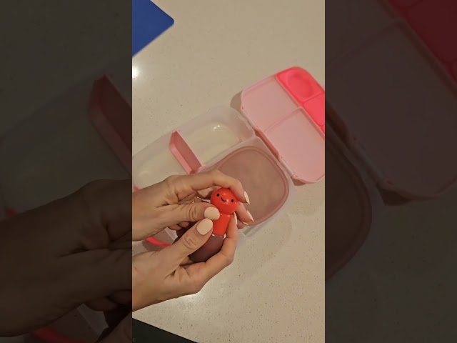 Vídeo relacionado con b.box Harry Potter Mini Lunch Box Niños | Fiambrera Infantil Bento con 3 Compartimentos (2 Herméticos) | Fiambrera Niños Ideal para Almuerzos y Picoteo | Cabe 1 Fruta Entera | Sin BPA