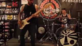 Stray From The Path - Snap (Live at Looney Tunes Record Release; 8/17/15)