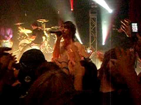 Dear Maria - All Time Low - Alex Gaskarth hits his head on speaker and falls off stage