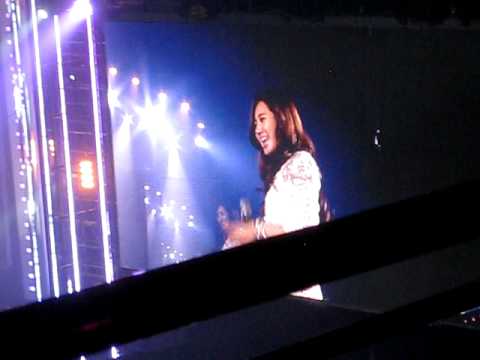 [FANCAM] 111210 GG Tour in SG 2nd night - Kissing You