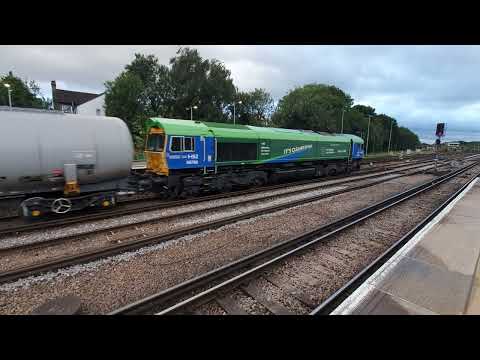 Isle of Grain fuel train passing through Tonbridge Station 5th August 2023