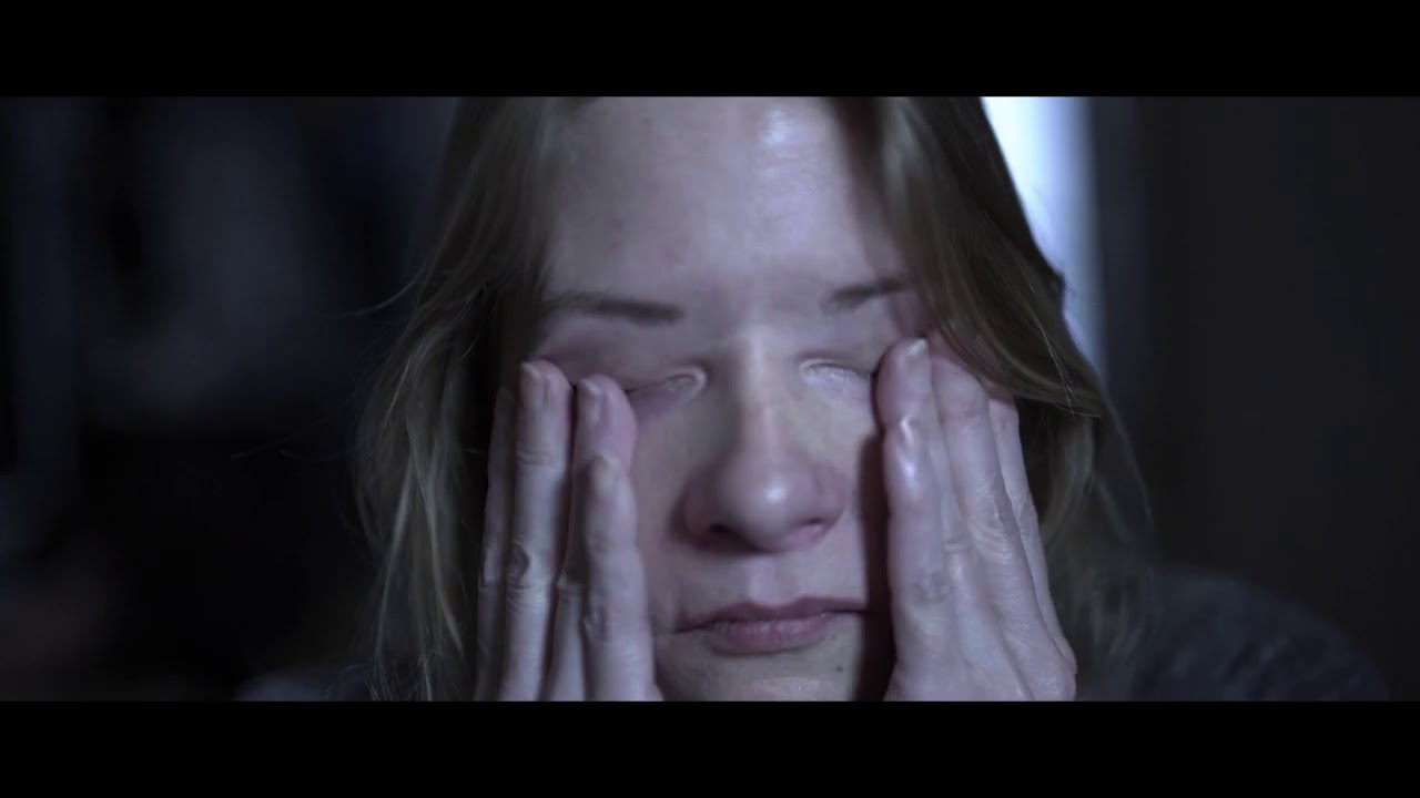 Miniature de la vidéo VIRALE - court-métrage RÉAL Sophie Jarmouni du film VIRALE