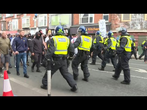 Far-right protesters clash with police in Middlesbrough, north England | AFP