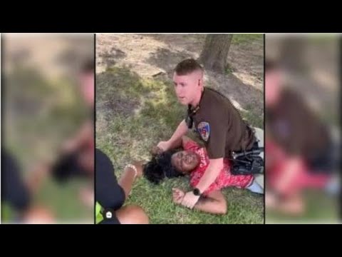 Deputy Pins Young Woman To The Ground and Forcibly Arrests Mother In Texas