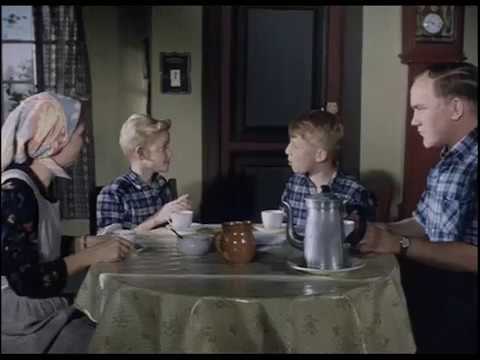 Reptilicus - Breakfast Time (Danish cut vs. AIP cut comparison)