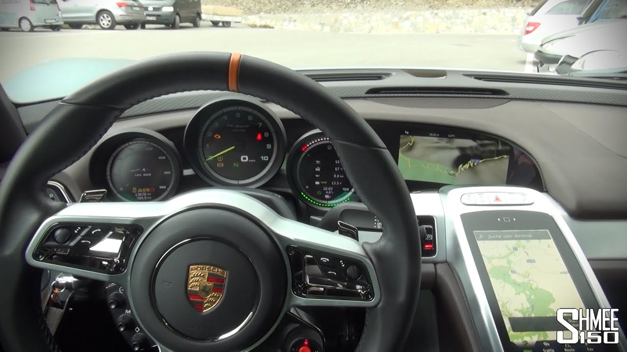Porsche 918 Spyder - Interior and Displays