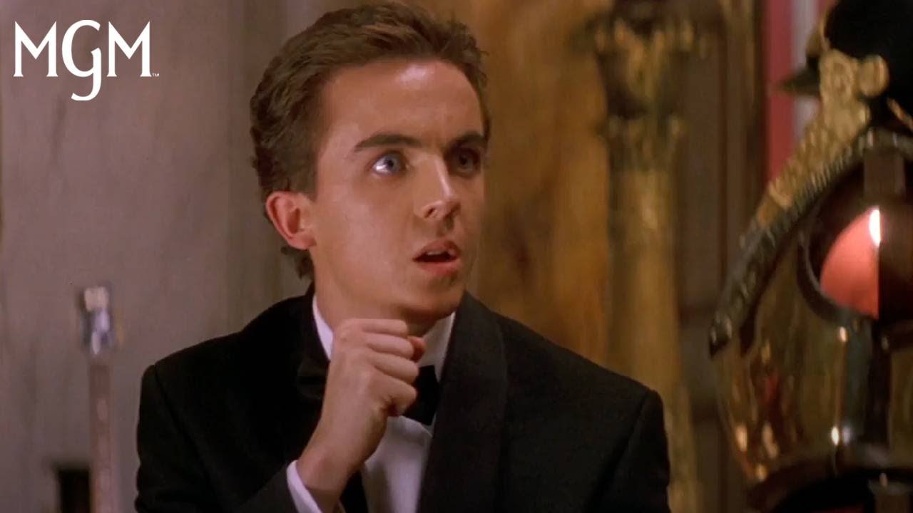 Miniature de la vidéo Band Creates a Distraction "War" Scene du film Cody Banks agent secret 2 - Destination Londres