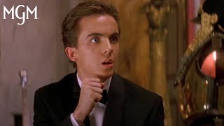 AGENT CODY BANKS: DESTINATION LONDON | Band Creates a Distraction 