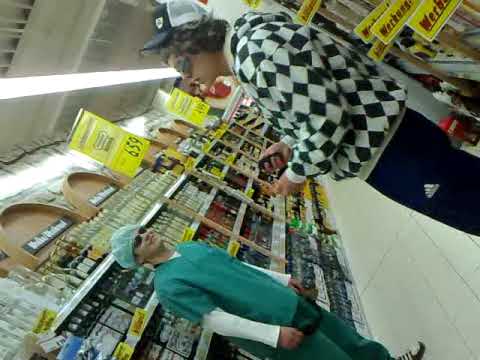 Dr. House und Alexander Marcus im Kaufland ;)