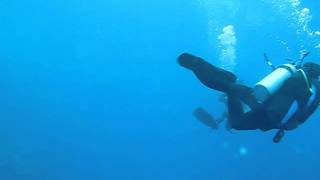 preview picture of video 'Cruzando el Blue Hole de Dahab'