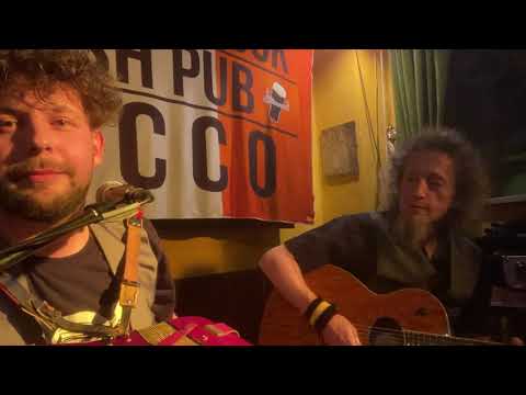 Selfish Murphy Acoustic Duo - Auld Triangle (LIVE @theshamrockirishpublecco5048 )