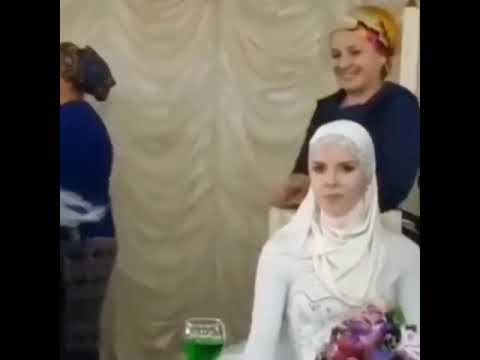 В Дагестане шокированы видео с разорванным на свадьбе платком невесты