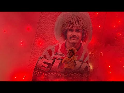 "Frente RojiBlanco Sur -  Salida 3D del Pibe Valderrama con bengalas - Junior de Barranquilla" Barra: Frente Rojiblanco Sur &bull; Club: Junior de Barranquilla