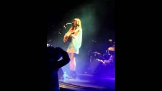 Amazing Gabrielle Aplin- Hurt