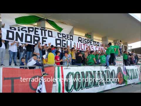 Gli Ultras del Corato salutano i tifosi del Canosa.