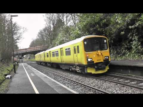 (HD) Network Rail 950 001 passes Barnt Green with a 2 tone horn! 28/3/15.