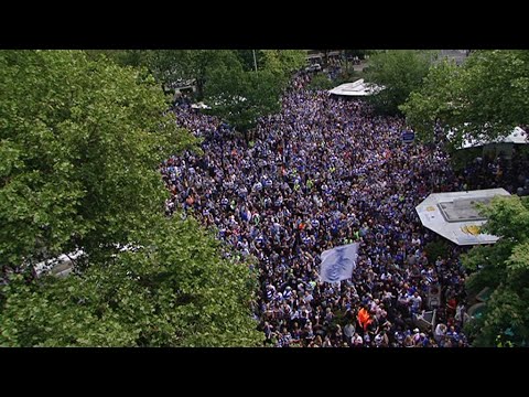 Zebras im Feierfieber bei der Aufstiegsparty am Rathaus