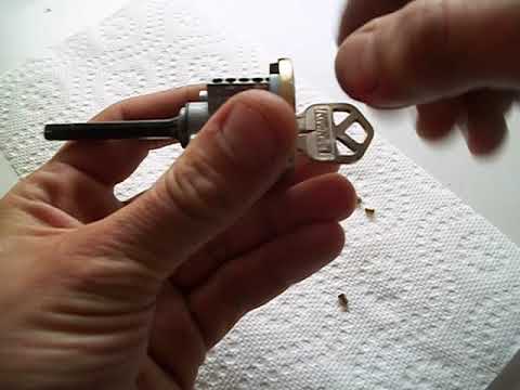 Rekeying a Kwikset Deadbolt Lock Cylinder in 2 Minutes Without Tools