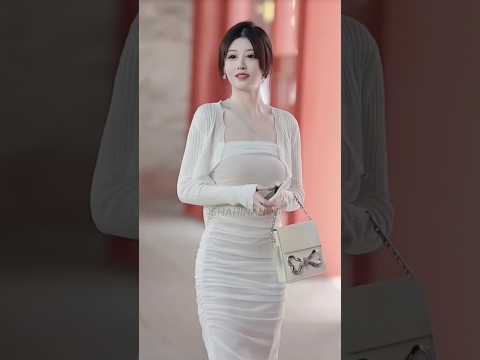 flipping my dog 🤸🏼‍♀️ #yoga #downwarddog #threeleggeddog #bridge #balance