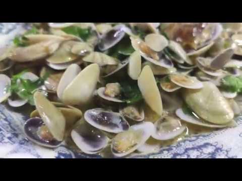Conquilhas à Bulhão Pato - Portuguese Bean Clams in Garlic Sauce