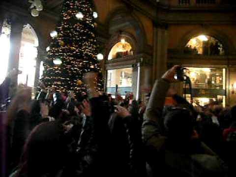 GLEE Flash Mob na Galeria Alberto Sordi