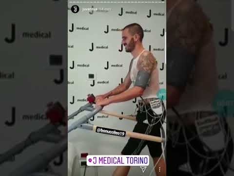 Dolorante dolore nella parte sinistra del collo Nuoto presso ernie della colonna cervicale