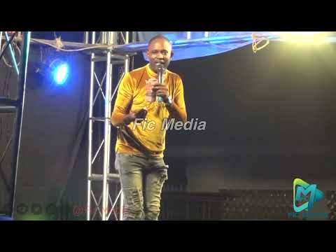 Mc Mariachi Atubuulidde ebika byabakazi bey'akakwana n'obulungi bwokuba omugagga Live ku Stage