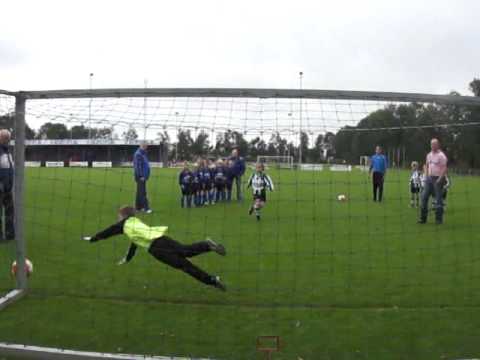 Louis krijgt nu hulp van de paal (mvv'58 F3 - Tricht F3)