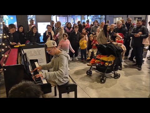 HOW TO ATTRACT A CROWD IN 5 MINUTES