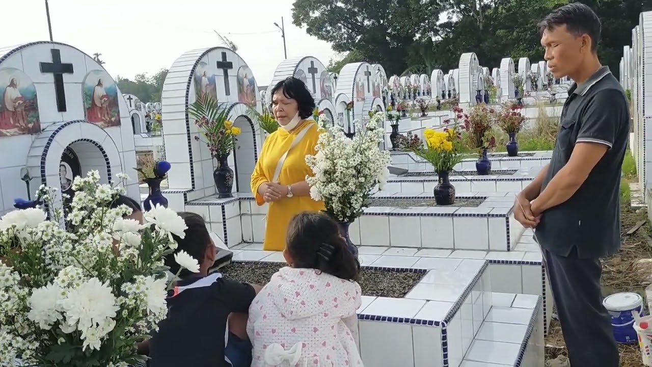 Doa dan ziarah di awal thn, 3 Januari 2024 bersama sepupu2. God bless us🌟🌟🌟