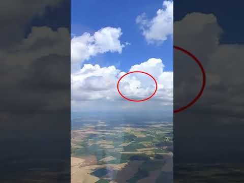 Near miss of a glider with an opposite powered aircraft taffic
