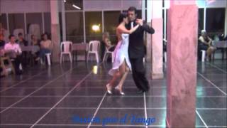 YANINA VILLAGRA y ROLANDO VALDIVIA bailando el tango HUMILLACIÓN en FLOREAL MILONGA