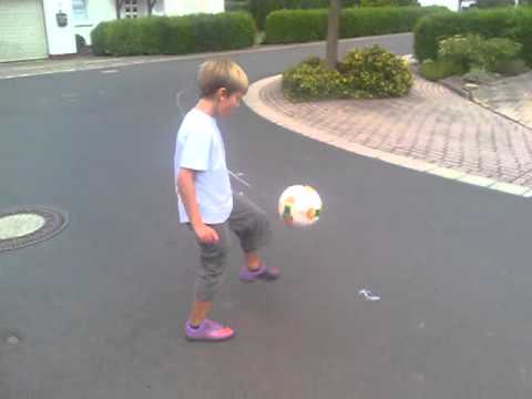 Lennart K. (9 Jahre) aus Wabern will den Rekord von Franck Ribery knacken.