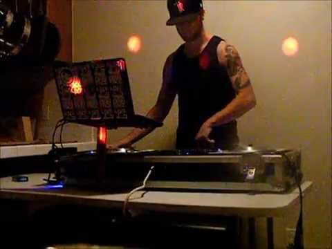 DJ FAME (LIVE) REGGAETON MIX (UPLOADED 2011)