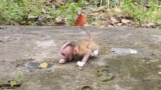 OH...!!! Selena Heart-Breaking C-RY Scare To Playing Alone Outdoor