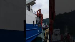 preview picture of video 'Proses ngeluarin kapal dalam dock'