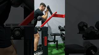 CURL PREDICADOR EN MÁQUINA 