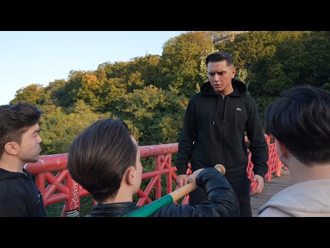 Sie hat 3 MONSTER BRÜDER!