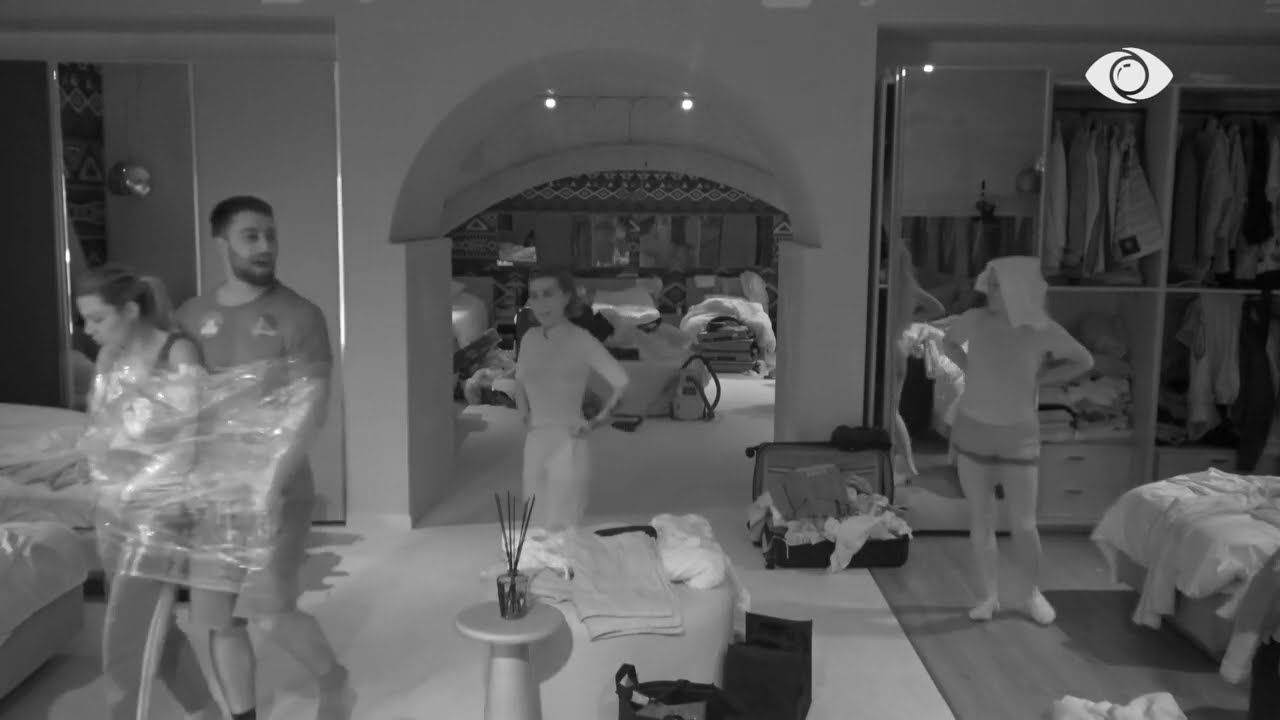 Juli dhe Egla thurin plan, Ledjona: Hileqarët, Elvisi do të fitojë