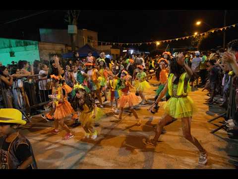 Cabal celebró los Carnabarriales 2026 con música, desfile y fuerte participación barrial