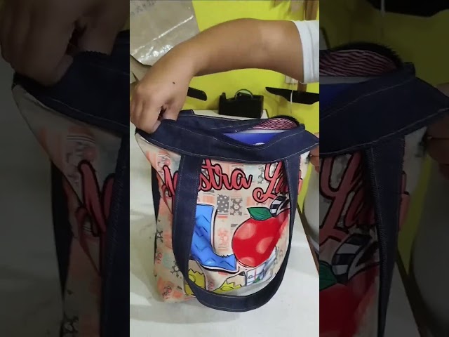Vídeo relacionado con Letras Personalizadas Tote, Bolso Tote de Mujer con Inicial y Flores Bolsa de Compras con Bolsillo Interior, Alfabeto Bolso de Cosméticos Regalos para Damas Amigas Mamá Regalo de Cumpleaños Boda (C)