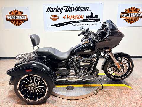 2023 FLTRT Harley-Davidson® Road Glide® 3 Vivid Black - Black Finish 852055