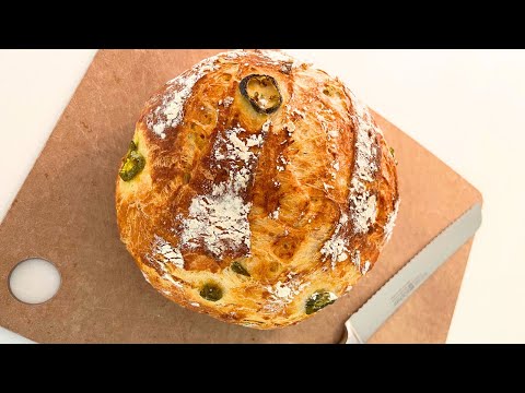 How to make EASY Artisan Dutch Oven Cheese Jalapeño Bread -no knead #easycooking #bread #cheesebread