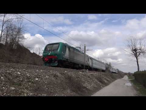 IL SALUTO DELLA E.464 TITOLARE DEL REGIONALE IN TRANSITO A BORGO S. DALMAZZO. (CN) 13 - 4 - 2018