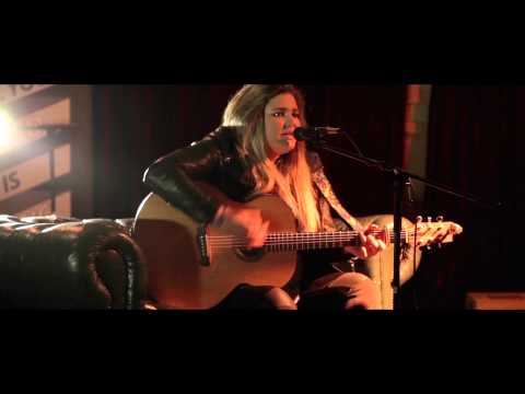 Jess Wilson - Girls Just Want To Have Fun | Live@Lynch |